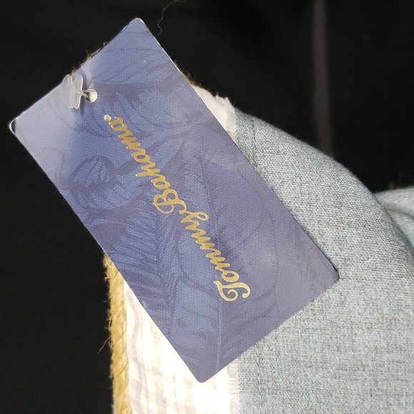 Tommy Bahama NWT Feather Filled Pillow with Truck and Pumpkins Design - Picture 3 of 5